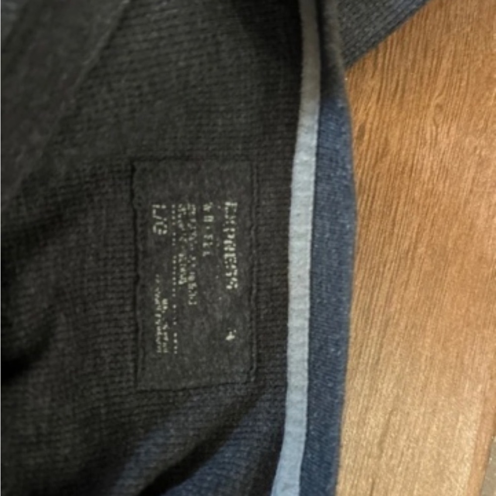 Express Men's Dark Charcoal Crewneck Long Sleeve Shirt - Picture 4 of 4